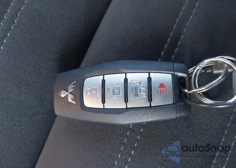 2025 Mitsubishi Outlander Se 2.5 S-Awc/Trail Edition S-Awc z USA, uszkodzony, nr VIN JA4J4VA89SZ035882